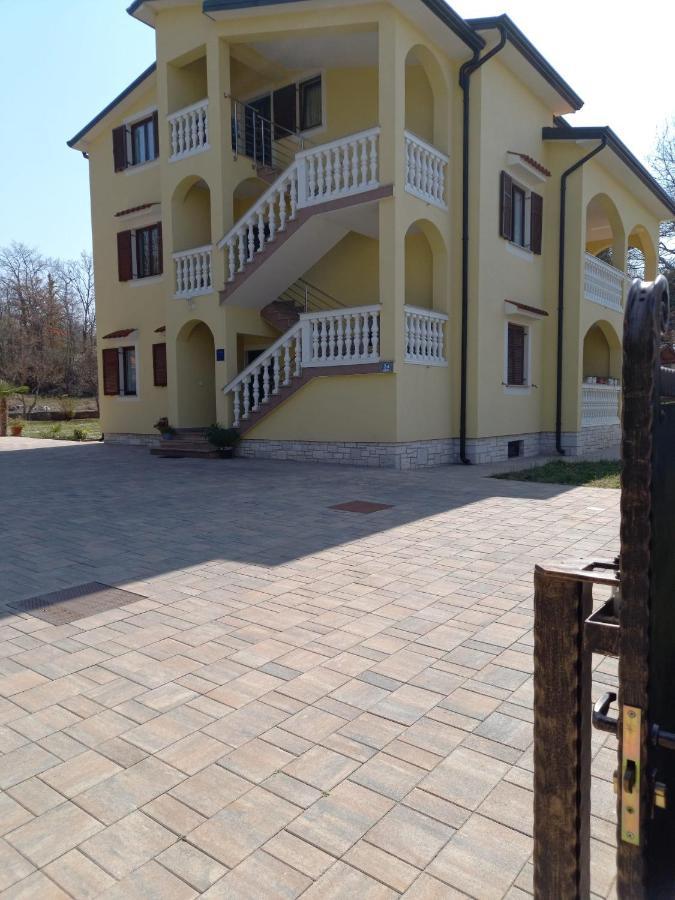 Apartment Smajlovic Kukci Bagian luar foto