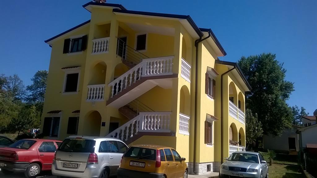Apartment Smajlovic Kukci Bagian luar foto